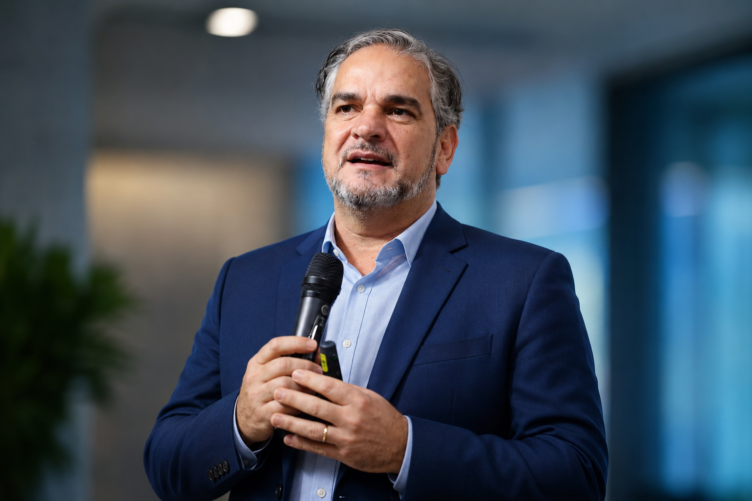 Natan Amaral no microfone